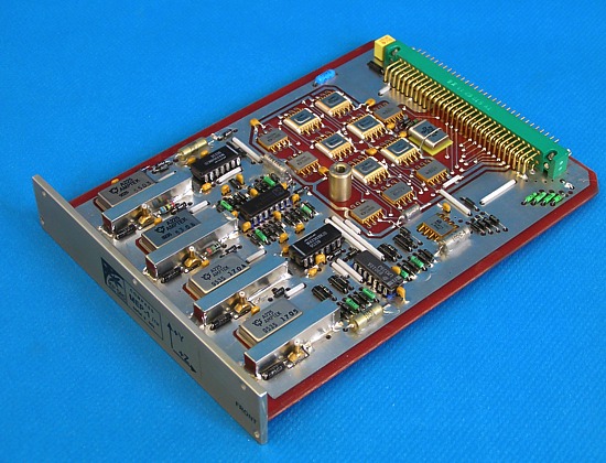 Front-end electronics sub-unit with A225 hybrid charge sensitive preamplifiers, discriminators and timing circuitry.